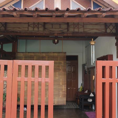 Kembar Guesthouse ยอกยาการ์ตา ภายนอก รูปภาพ
