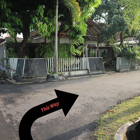 Kembar Guesthouse ยอกยาการ์ตา ภายนอก รูปภาพ