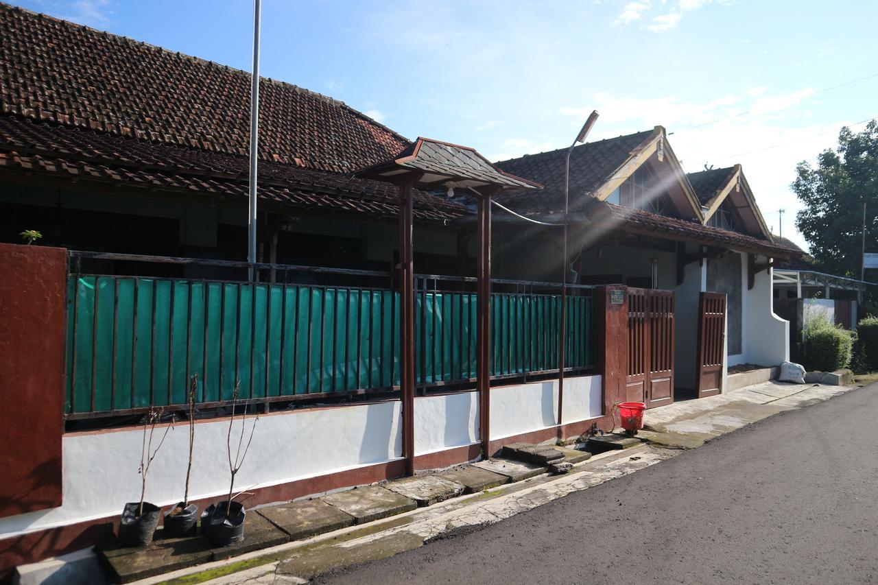 Kembar Guesthouse ยอกยาการ์ตา ภายนอก รูปภาพ